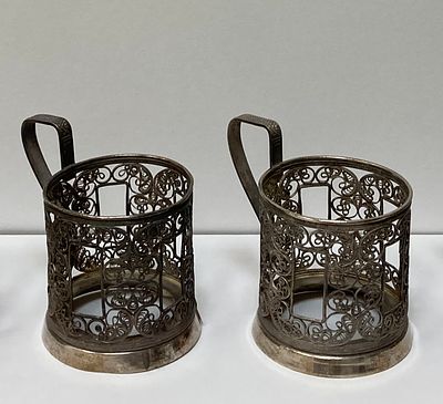 Пара изящных подстаканников &laquo;Вьюны 2&raquo;.
Тончайшие нити мельхиора искусно переплетались мастером 