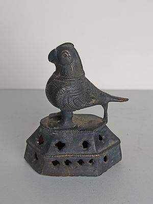 Антикварный бронзовый колокол-погремушка &laquo;Петух&raquo; с звукоиздающими шарообразными деталями внутри 