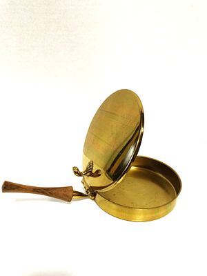 Подкроватная грелка. Начало ХХ века. Диаметр 13,5. Длина с ручкой 23 см.