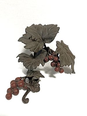 Изысканная интерьерная скульптура "Гроздь винограда". Бронза. Тонкая художественная работа. 