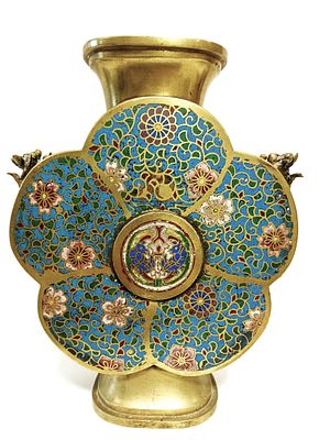 Очень красивая старинная ваза в сложной технике перегородчатой эмали Cloisonne. В редкой форме 