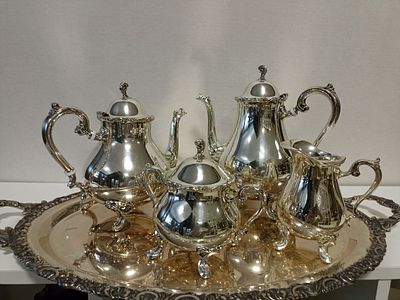 Богатый посеребрёный кофейно-чайный сервиз из посеребренного металла производства известнейшего 