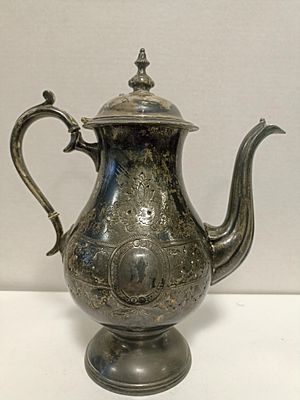 Большой серебрёный старинный чайник. Маркировка и номер на донышке. Высота 29 см