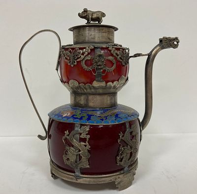 Китайско-тибетский чайник с драконом из серебра и красного нефрита. Конец 19 - нач.20 в.
.Н=13 см