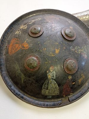 Старинный индийский щит кхера (круглый) из кожи носорога.
Щит традиционной формы с 