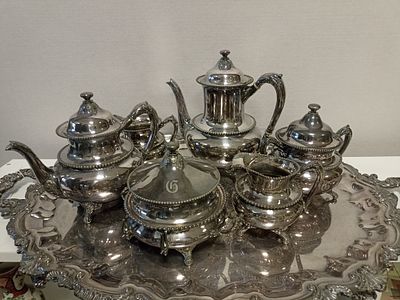 Роскошный посеребрёный кофейно-чайный сервиз: чайник, кофейник, сливочник, сахарница, блюдо с 