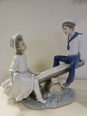 Фарфоровая композиция производителя Lladro под названием &laquo;Счастливые качели&raquo;.
Дизайн Винсенте 