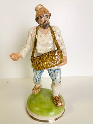 Авторская фарфоровая статуэтка &laquo;Сеятель&raquo;. Редкость.
Автор и художник Макаренко И Ю., 
1980-1991 