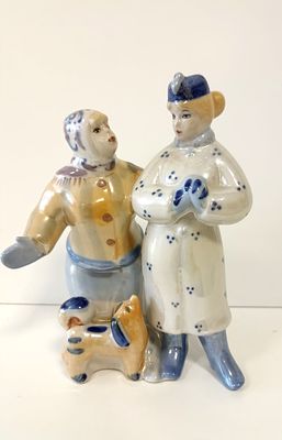 Статуэтка "Зимний дворик. Кумушки". Редкость.
Полонский завод художественной керамики, 
Высота 