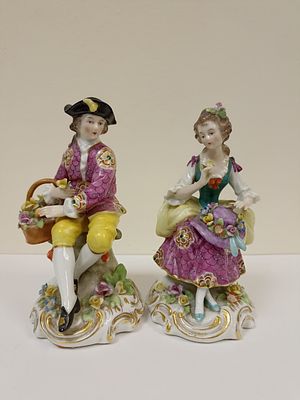 Фарфоровая парная композиция с голубой глазурью Мануфактуры Sitzendorf (Германия). Фигуры 