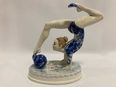 Фарфоровая статуэтка &laquo;Гимнастка&raquo;. Рубцовский Фарфоровый завод &laquo;Снежинка&raquo; Подглазурная роспись. 