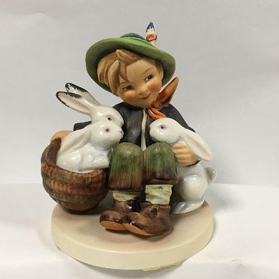Фарфоровая статуэтка &laquo;Мальчик с кроликами&raquo;. Гебель. Германия. 14 см. в высоту.
1960, №80