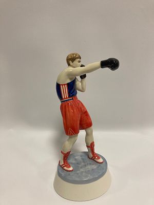 Статуэтка "Боксёр". Фарфор, роспись. Высота 22 см.
СССР