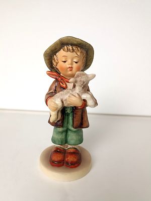 Фарфоровая скульптура
&laquo;Пастушок&raquo;. Середина
XX в.
Гёбель (Gebel), Германия.
Высота 13 см.