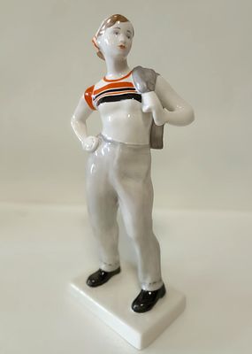 Фарфоровая статуэтка "Асфальтоукладчица".
ЛЗФИ. 
Автор Киселев А. 
1960-e
Подглазурная цветная 