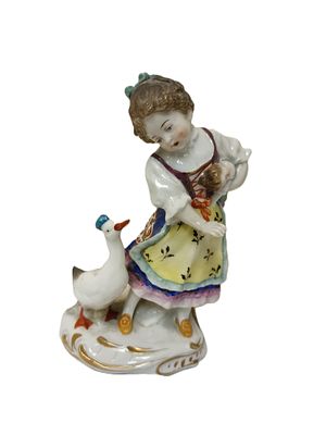 Фарфоровая статуэтка &laquo;Девочка и гусь&raquo;.
Франция, мануфактура Эдме Самсона 1885-1920 гг.
(EDME 