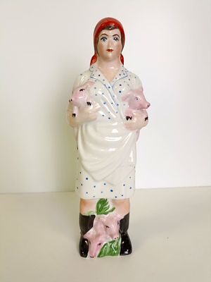 Фарфоровая статуэтка
&laquo;Свинарка&raquo;. Редкость.
Предположительно Коростеньский фарфоровый завод 