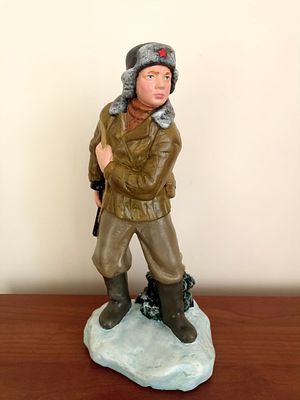 Гипсовая статуэтка &laquo;Охотник&raquo;.
Высота 32 см. Вес 2 кг. Клеймо.
СССР, XX век. 60-е годы. 