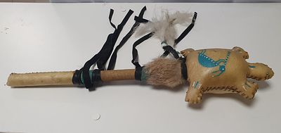 Ритуальная погремушка североамериканских индейцев. 
. Погремушка изготовлена полностью вручную 