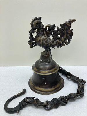 Бронзовый колокол. Тибет.
Конец 19 - начало 20 века. 
Высота 19.5 см. Длина с учетом подвеса 68 