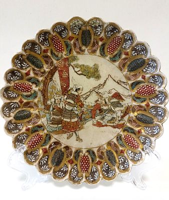 Яркое блюдо в традиционной технике Сацума. 19 век, диаметр 15 см. 
Сацума – тип японской 