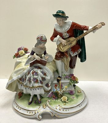 Изящная фарфоровая композиция "Музыкальное свидание". Edwardian. Англия.
Н=31 см, размер 