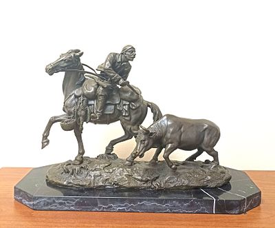 Скульптурная кабинетная композиция &laquo;Угонщик скота&raquo; . Автор: Василий Грачев (1831-1905).
В 