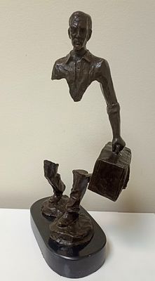 Бронзовая скульптура известного итало-французского скульптора Бруно Каталано (род. в Морроко) 