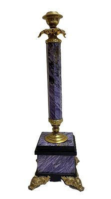 Подсвечник на одну свечу из редкого чароита.
Чароит — очень редкий минерал, с единственным 