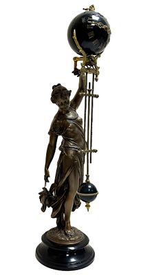 Старинные (Н=78 см) фигурные бронзовые часы-маятник "Охотница".
Бронзовая фигура женщины 