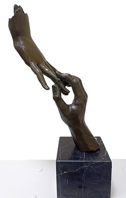 Сальвадор Дали . Бронзовая скульптура "Обручение", на мраморном кубе. Подпись Dali на бронзовом 