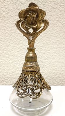 Коллекционный флакон для аромата "Континенталь" в изысканной латунной филигранной оправе. 