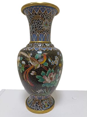 Роскошная ваза в технике перегородчатой эмали Cloisonne. С золочением на внутренних 