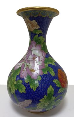 Милая вазочка в технике перегородчатой эмали Cloisonne. С щедрым изображением цветущих пионов 