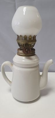 Миниатюрная коллекционная настольная лампа. Высота 14 см.