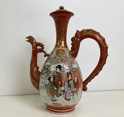 Красивейший старинный кувшин из фарфора Кутани с крышкой.
Грушевидный кувшин 19 века с ручкой в 