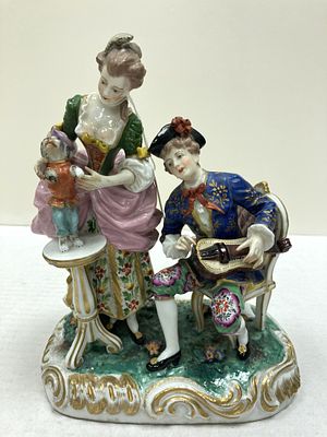 Винтажная фарфоровая сцена "Музыкальный номер".
Ручная роспись., золочение.
Клеймо.
Размеры 15 