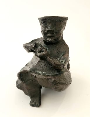 נחום גוטמן (1980 - 1898). שותה קפה,
פסל ברונזה,
גובה: 11 ס"מ.
חתום וממוספר 37/100