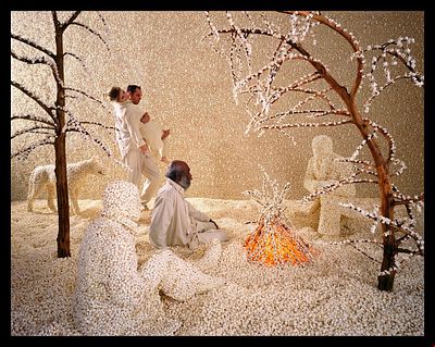 Sandy Skoglund, Raining Popcorn, 2001. Sandy Skoglund, RAINING POPCORN, 2001, Archival color 