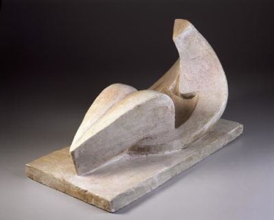 Moshe STERNSCHUSS - אשה יושבת, 1946-9 
35 x 40 x 90 cm 
חתום, אבן, פסל יחיד, חשוב ונדיר, מתועד 