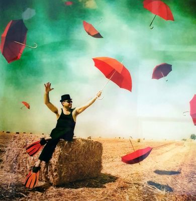 אמן בלתי מזוהה - מיטריות. הדפס דיאסק ( C print on diasec), 100X100 ס"מ, מהדורה מוגבלת וקטנה.