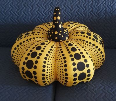 Yayoi KUSAMA (1929) Followed - Pumpkin plush (large) (2004). Yayoi KUSAMA (1929) Followed 
Pumpkin 