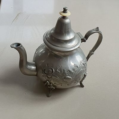 קנקן נחושת מצופה כסף, עתיק - קנקן נחושת עתיק מצופה כסף. קנקן נחושת מצופה כסף, עם עיטורי פרחים עבודת 