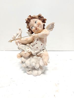 קופידון -פיסלון דקורטיבי של האמן האיטלקי הנודע ללא פגמים חדש בקופסא המקורית כ 13 ס"מ גובה 