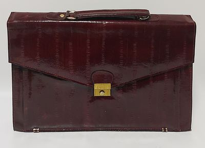 תיק עור איכותי כ 40 על 35 ס"מ