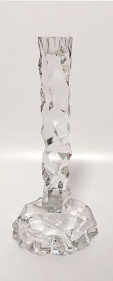 פמוט זכוכית של 'קוסטה בודה' (Kosta Boda) שבדיה, עשוי קריסטל צלול גובה כ 24 ס"מ