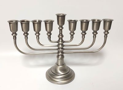 חנוכית מתכת גובה כ 23 ס"מ