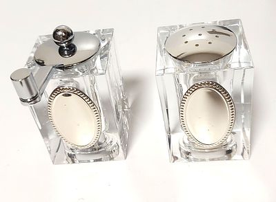 מלחיה ופלפליה של הצורפים בשילוב קריסטל וכסף מתאים כמתנה מקורית