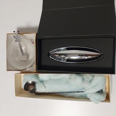 לוט מתנות הכולל מכבה נרות צלוחית לדבש ומפצח אגוזים מעוצב מתאים כמתנה מקורית