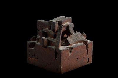 "Геноцид" Нарек Князян. 
камен туф 2007г 14х14х14